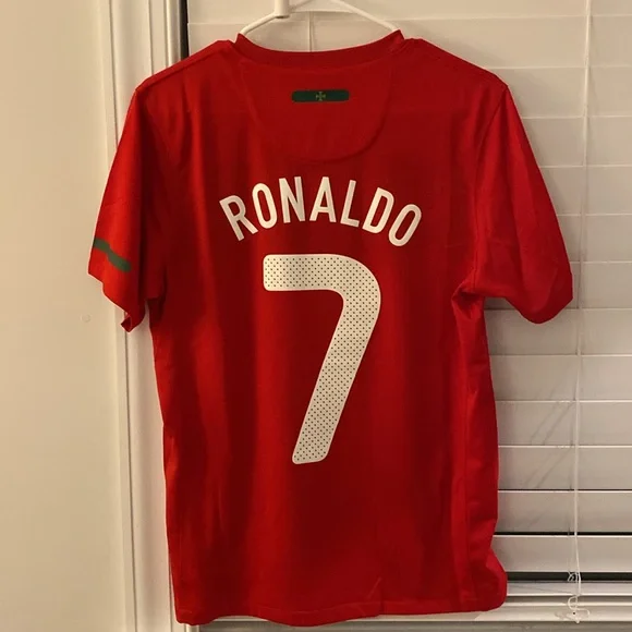 Nike 2010 World Cup Portugal Ronaldo home kit - Picture 2 of 5